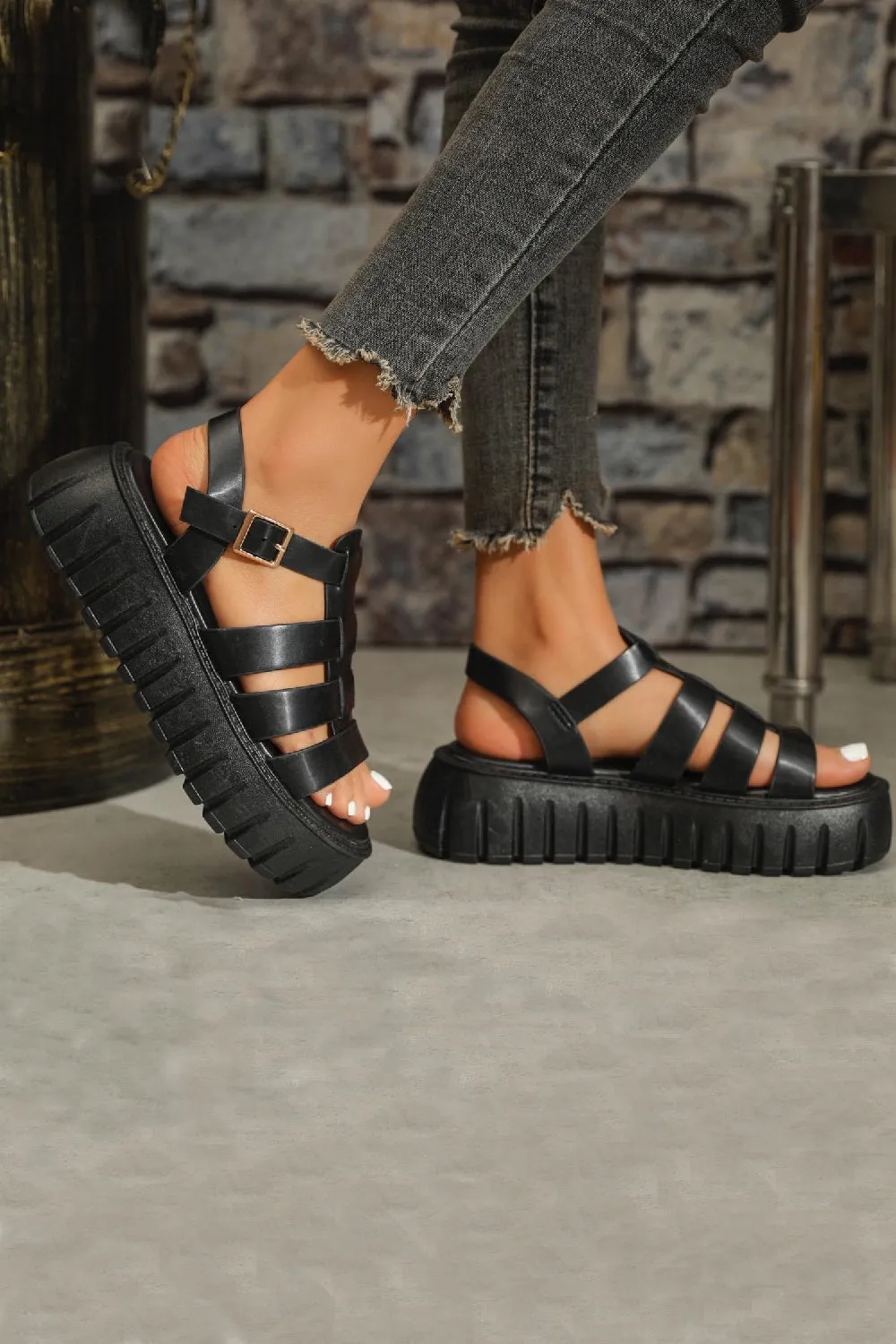 BLACK CHUNKY PLATFORM CAGE LOOK STRAPPY SUMMER SANDAL