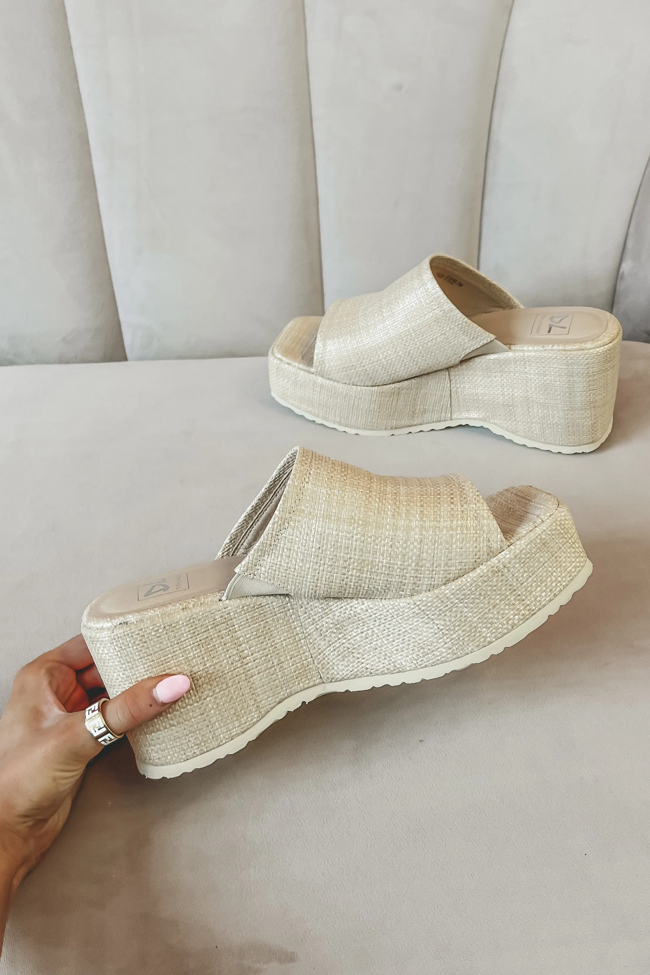 CHINESE LAUNDRY Trighton Straw Slip On